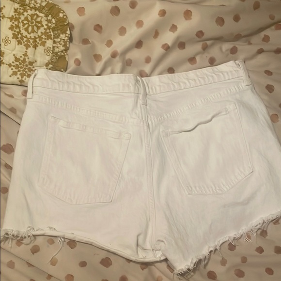 Abercrombie & Fitch White Jean Mom Distressed Mid-Rise Shorts - Picture 3 of 3